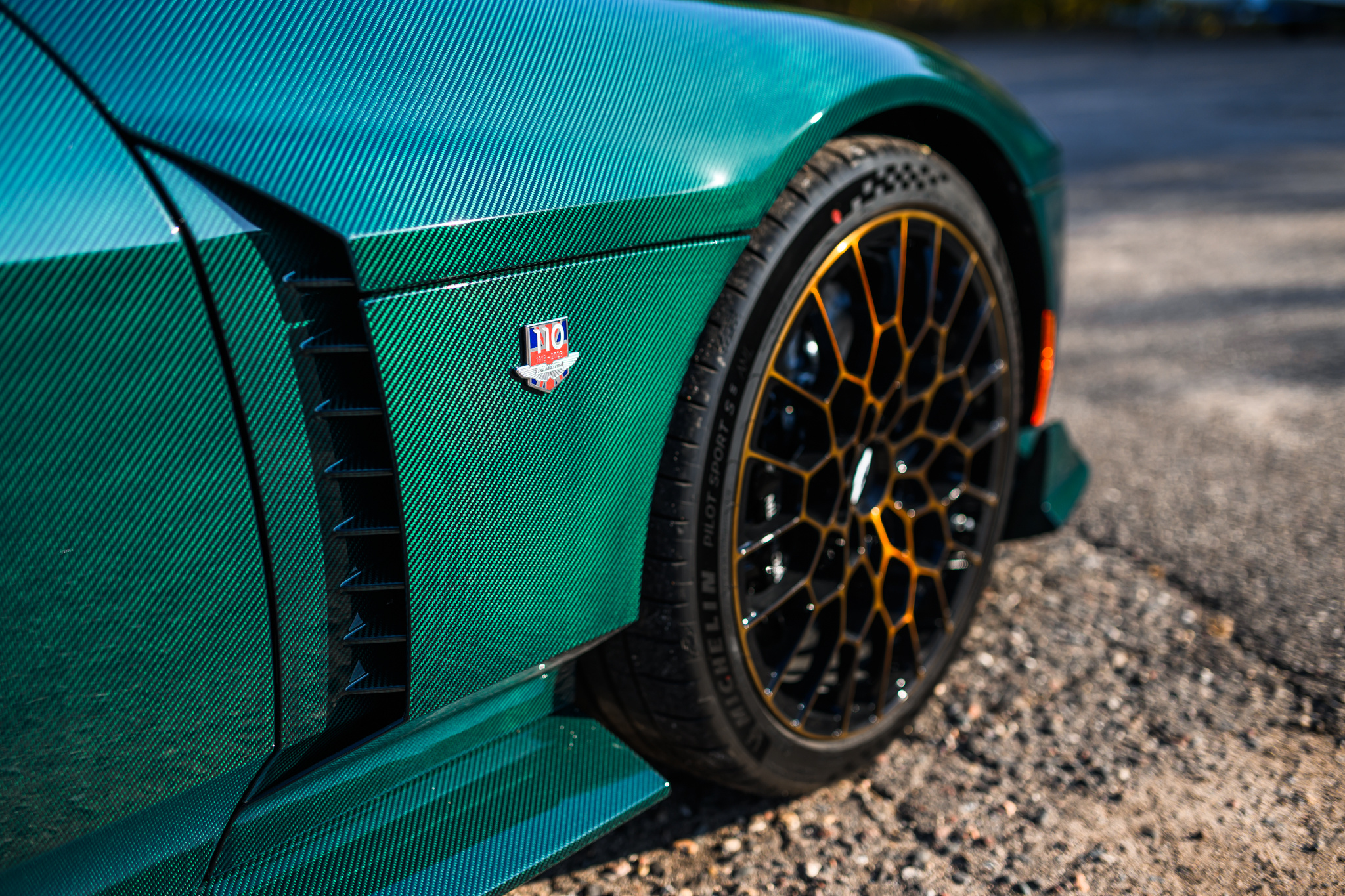 Aston Martin Valour astonmartin  阿斯顿马丁  