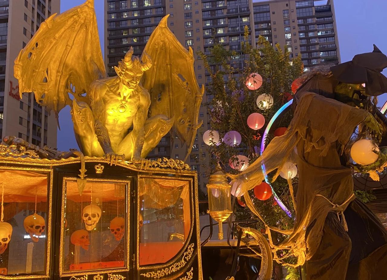 四海城万圣节🎃！鬼鬼来找你咯🎃👻
氛围感999999.99999%
遛娃好