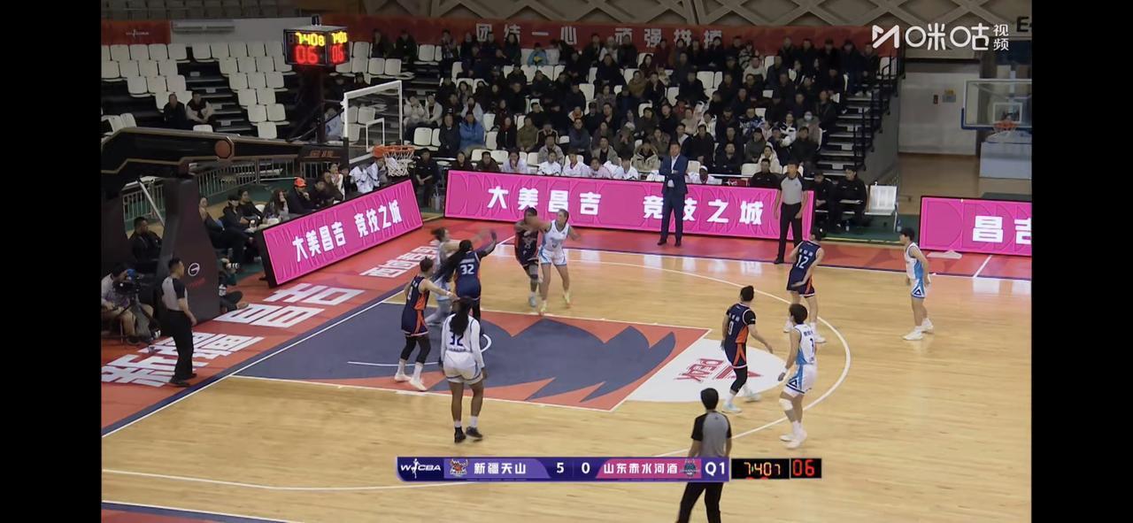 山东女篮跟新疆女篮胶着在一起啊

上半场是打平的状态，今晚新疆女篮的防守做得很好