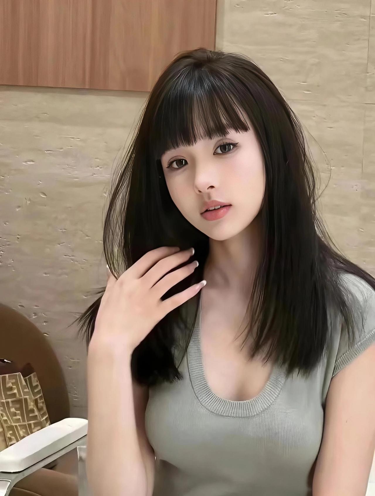 新剪的齐刘海发型！