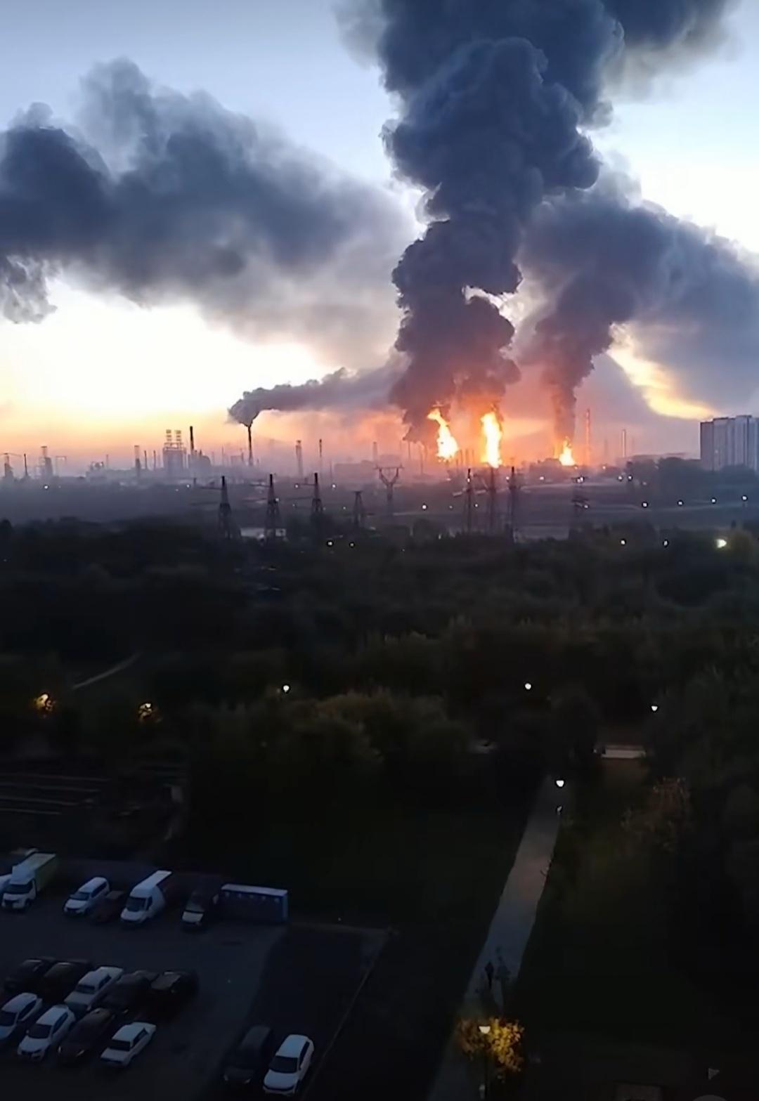 乌军单日发射超过1600架远程攻击无人机，铺天盖地，蜂蛹而来。虽然俄宣布光在莫斯