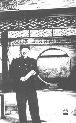 梅兰芳抵京后在护国寺住宅的院中