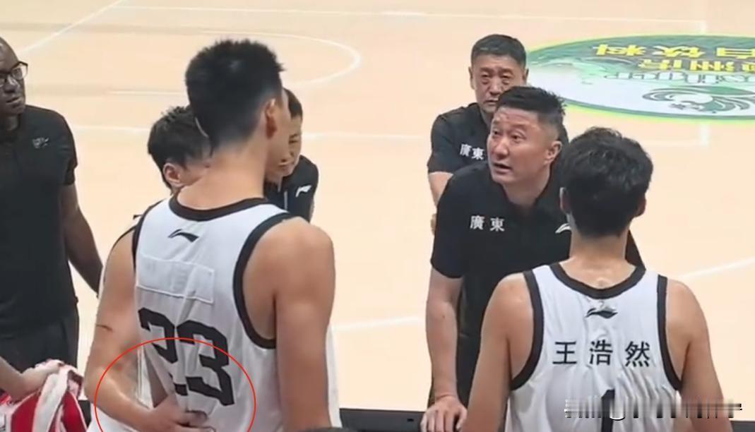 拉科塞维奇顶替萨姆纳根本不是换人，是直接给上海、广厦下死手！
打造拉科+萨林杰/