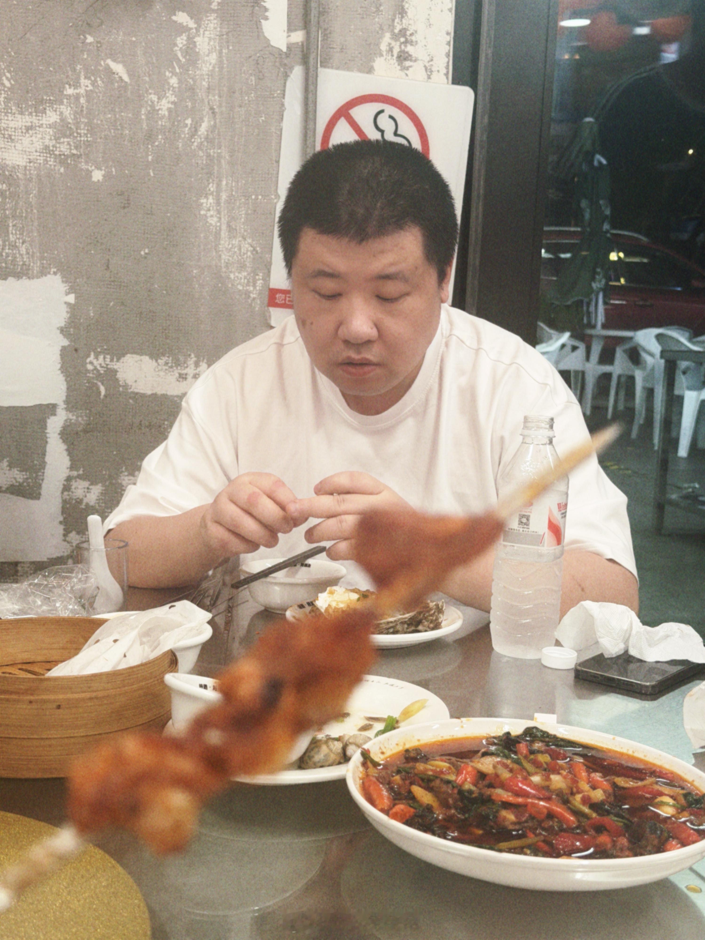 今日收工也早今天的赛程三个中国LOL队伍的比赛竟然全输了还好Dota2 VG牛，