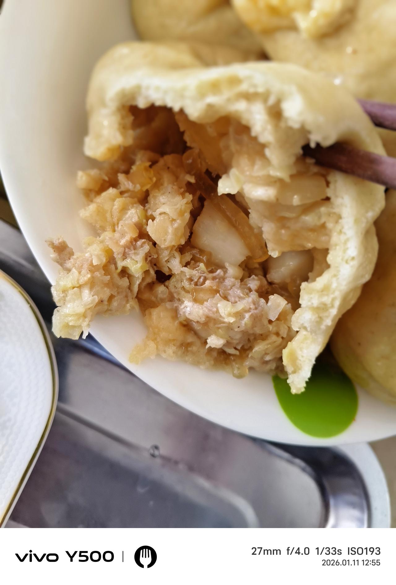 从黑到白
从白到黑
这是馒头的演变历程，小时候吃的是全面粉馒头，就像老农民的黑脸