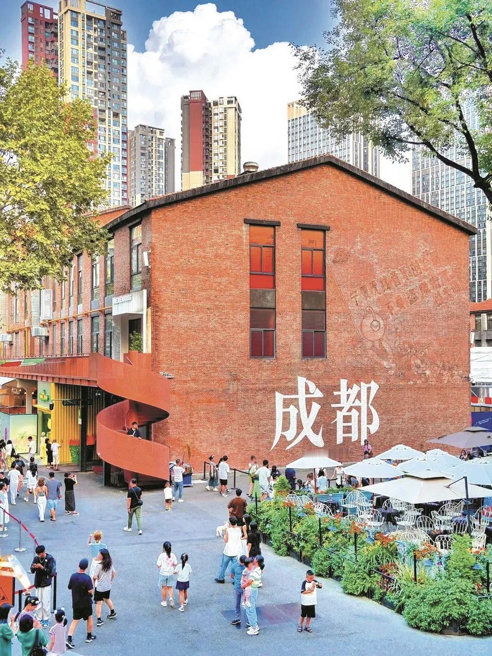 【邻里之间，门对门，墙隔墙，低头不见抬头见；长期的相处与问候，虽然没有血缘关系，