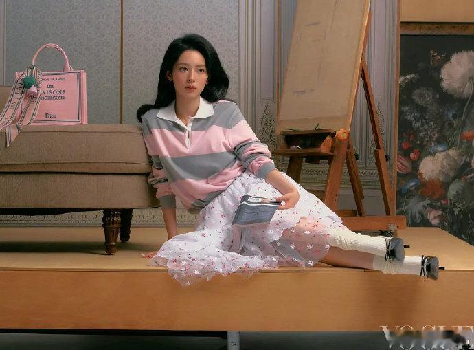 迪丽热巴周也艾米同一套造型迪丽热巴周也艾米同款 迪丽热巴周也艾米同款，都好好看 