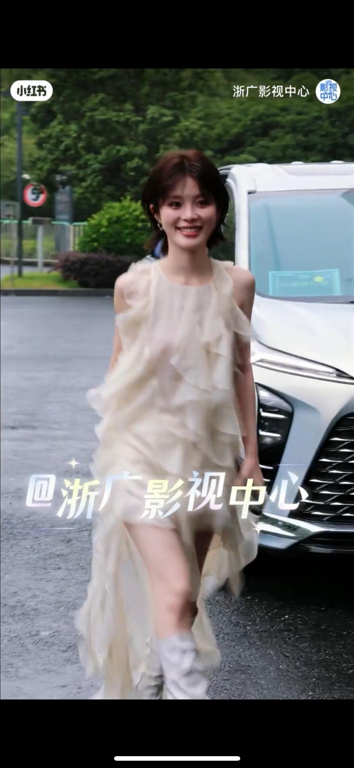 姚晓棠生活加点棠 晓棠姐姐你清颜短发，纱裹圣洁，皆是万般风情。天赐的声音全员画风