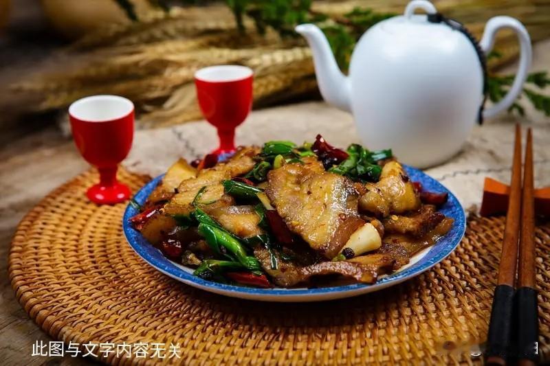 不是不想吃，是真吃不起
现在外面的炒菜太贵了，回锅肉
38元，鱼香肉丝26元，番