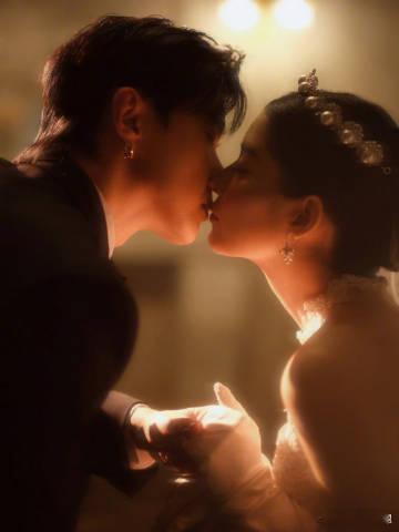唐禹哲苏小轩婚纱照 OMG！唐禹哲婚纱照配文"从第一眼看到对方就没有分开过"，这
