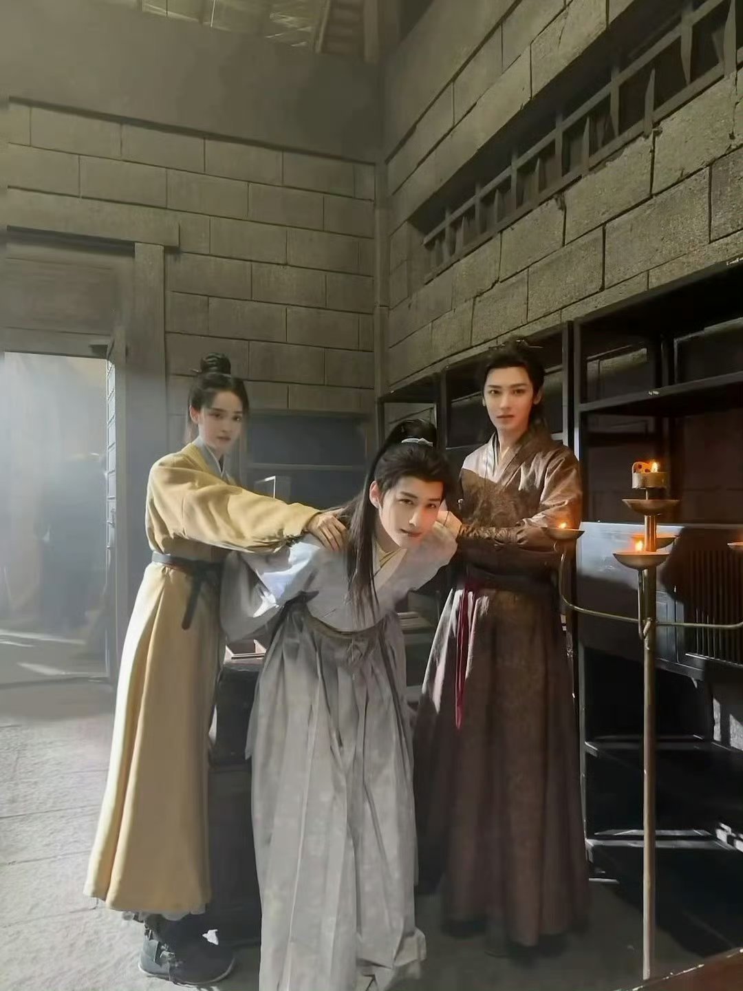 徐振轩这段打戏真不怕腰断了吗 什么叫真打戏！徐振轩这转速直接把我惊呆了，腰腹力量