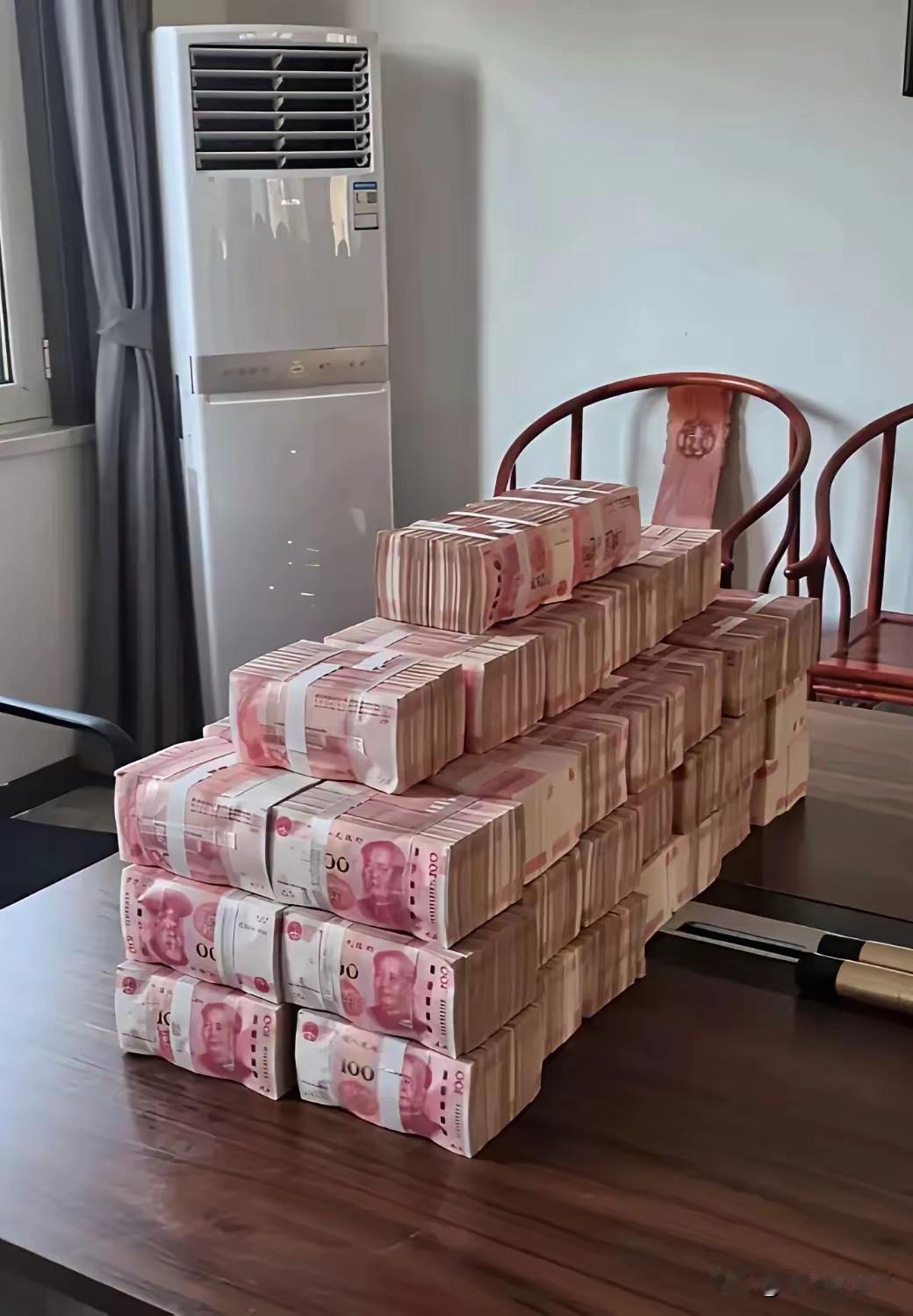 钱是中年人的底气！

25岁，没钱。那很正常！
35岁，没钱。努努力还有机会！
