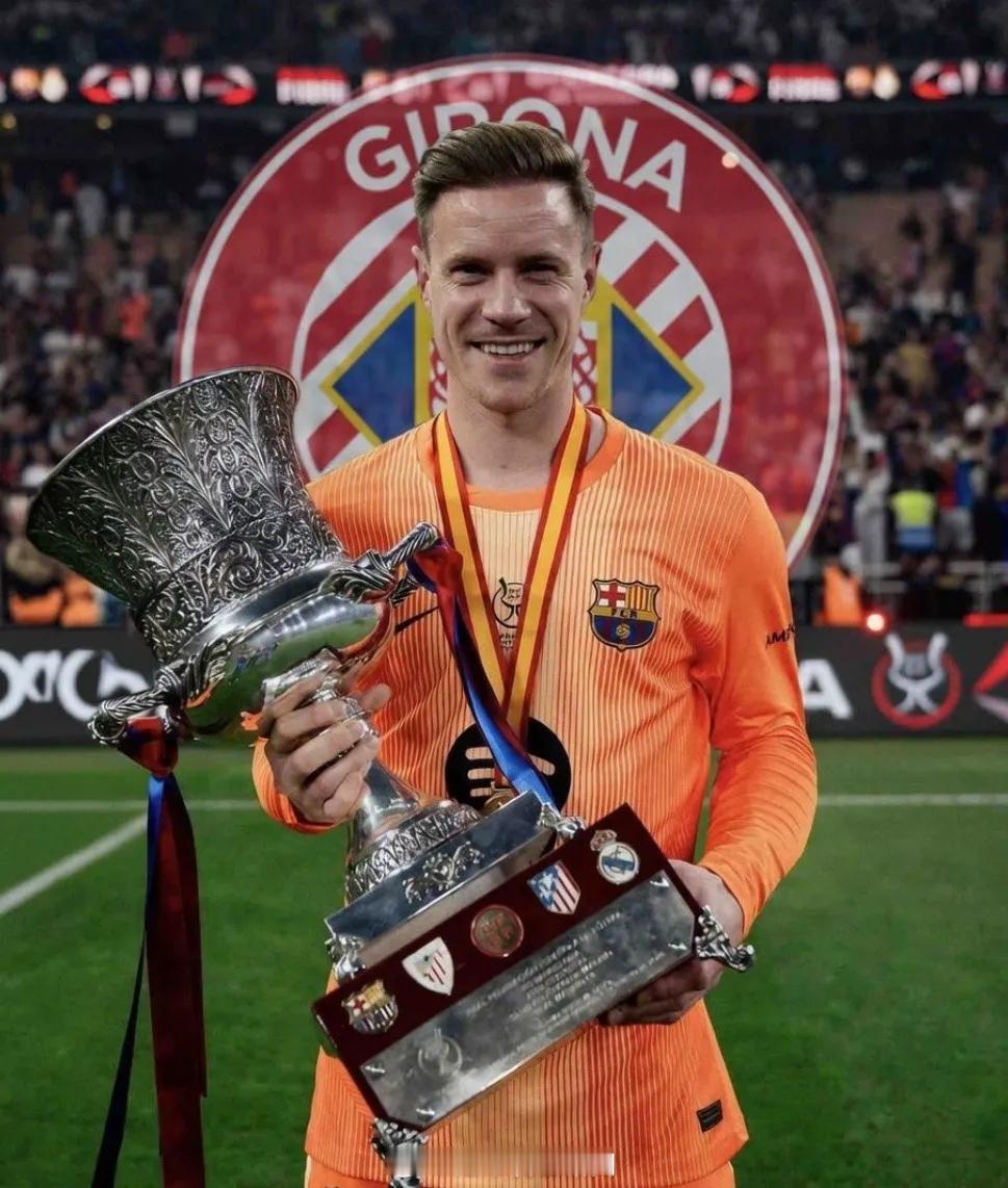 罗马诺发推：赫罗纳正接近租借特尔施特根，他们已经和巴萨门将完全达成了协议。目前赫