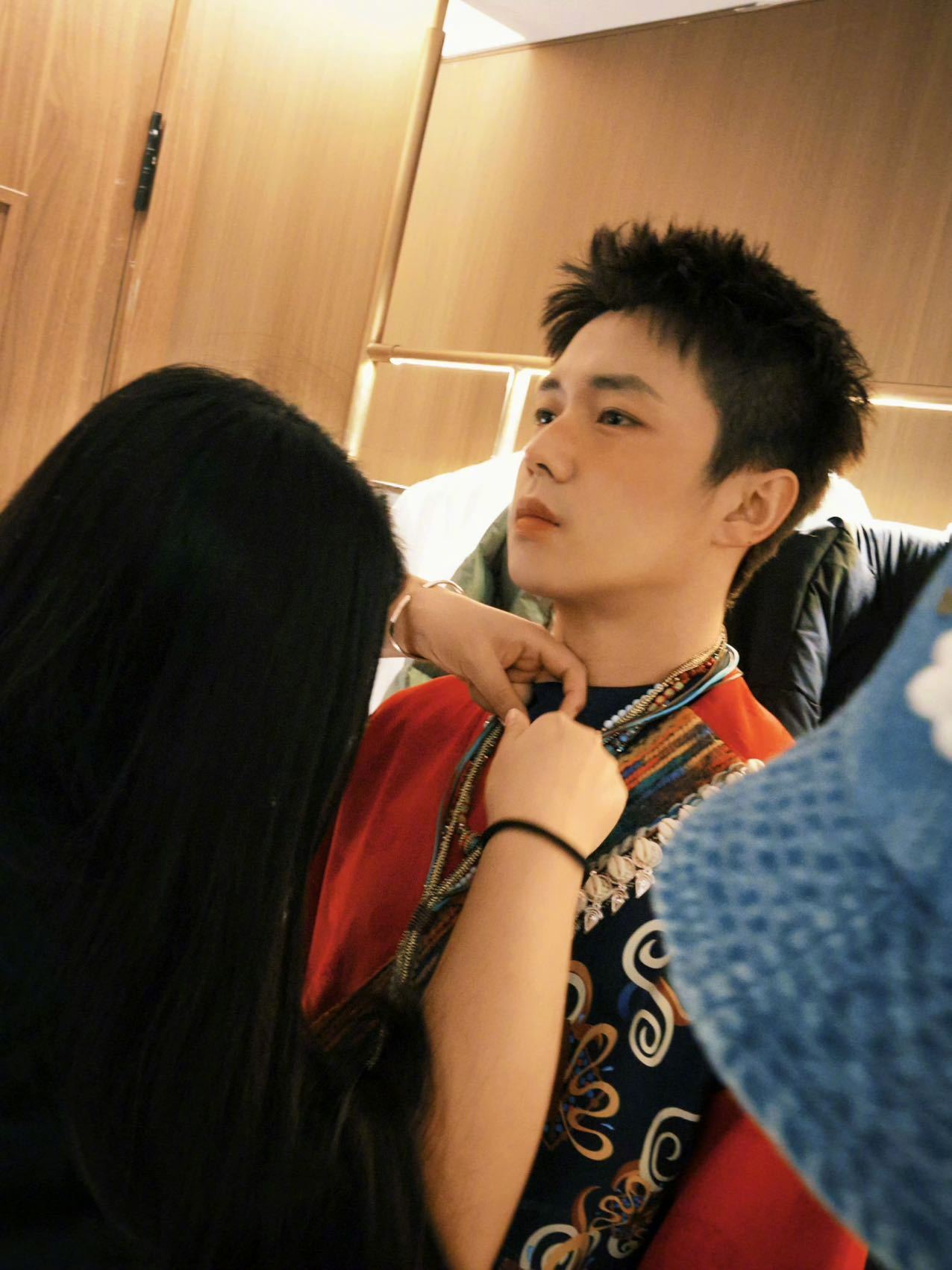 翟子路晒伤妆奔跑吧 建议把晒伤妆列入翟子路半永久清单！珞巴男孩的鲜活气质被完美激