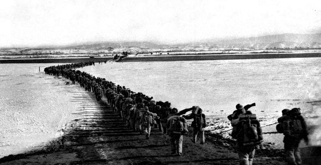 1952年，炮弹专家沈毅被判处死刑，为了捞人陈赓先斩后奏，来到中南海找毛主席，和