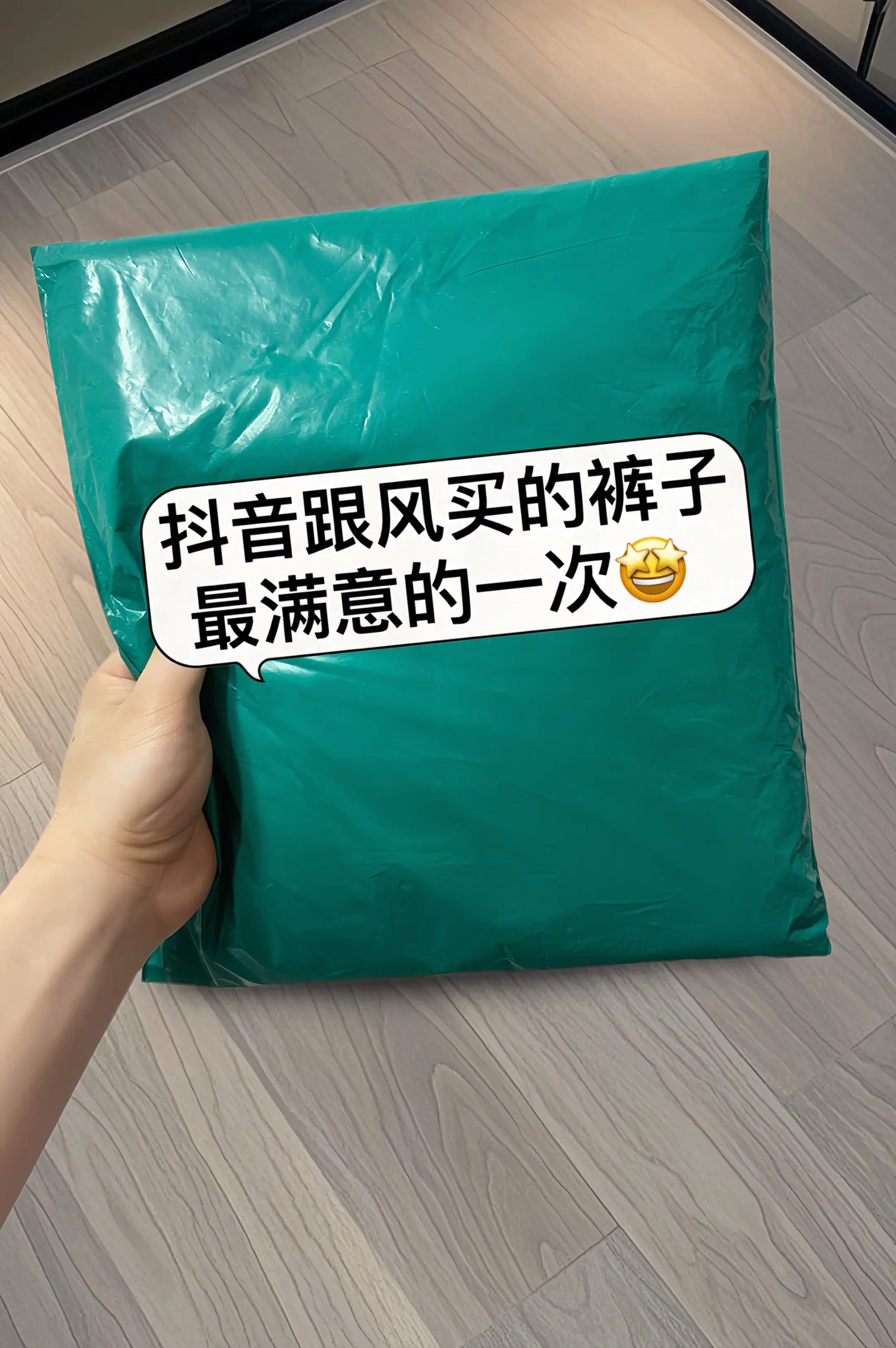 夏天就缺这条高腰工装裤！复古宽松的八分版型，藏肉又显腿直，胯宽、腿粗都...