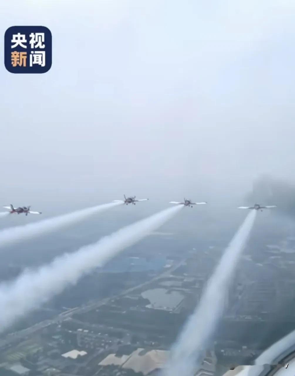 太火啦！“苏超”竟然有5架飞机编队助阵，新华社、人民日报和央视频全部发视频，太壮