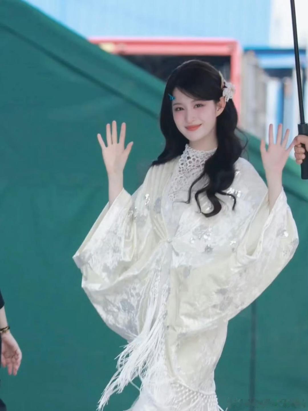 王楚然在《浮生》里有不少这种巴啦啦小魔仙风格的造型，目前看起来不太出彩，也没什么