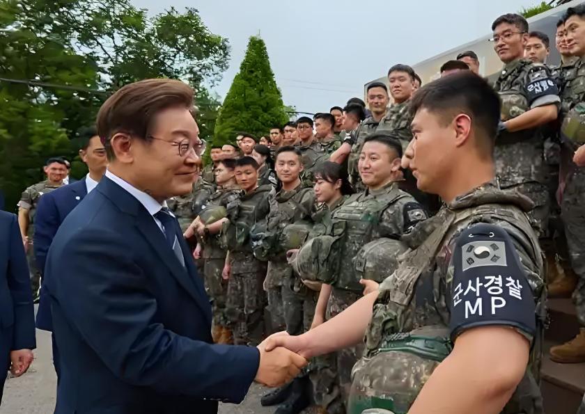 韩国不要美国保护？李在明直言：韩国能自主防御！

李在明最近在个人社交媒体上发了