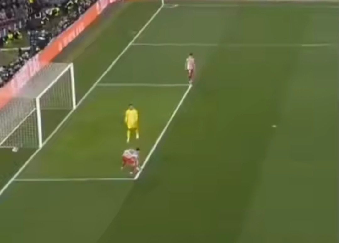 裁判专家：普比尔禁区内手球是明显点球，这是重大误判，堪称丑闻北京时间今天凌晨，欧