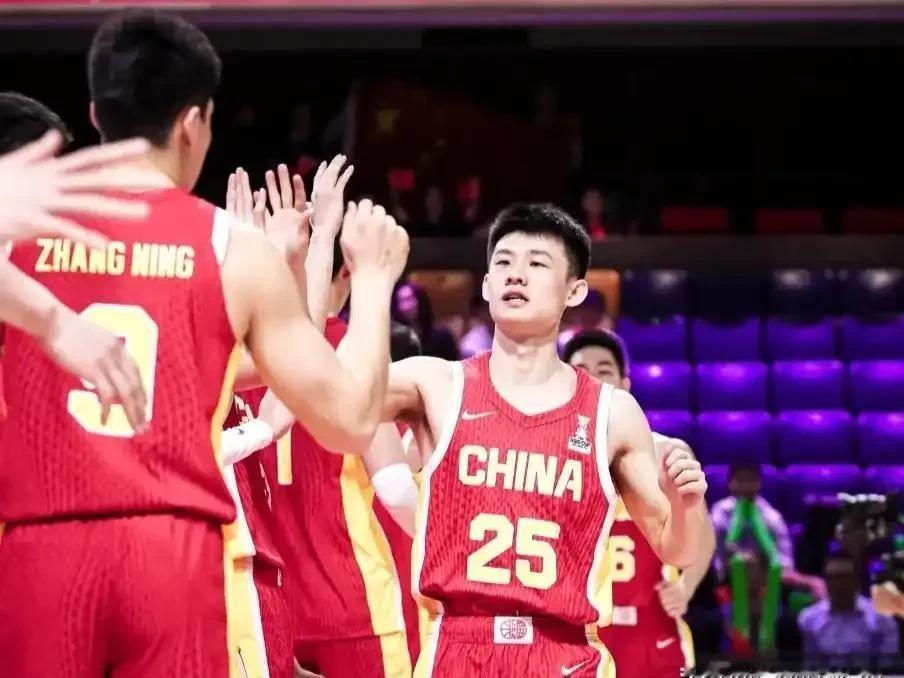 中国男篮最近的表现，真是让人看得直摇头。比赛输了也就算了，关键是好些球员的表现让