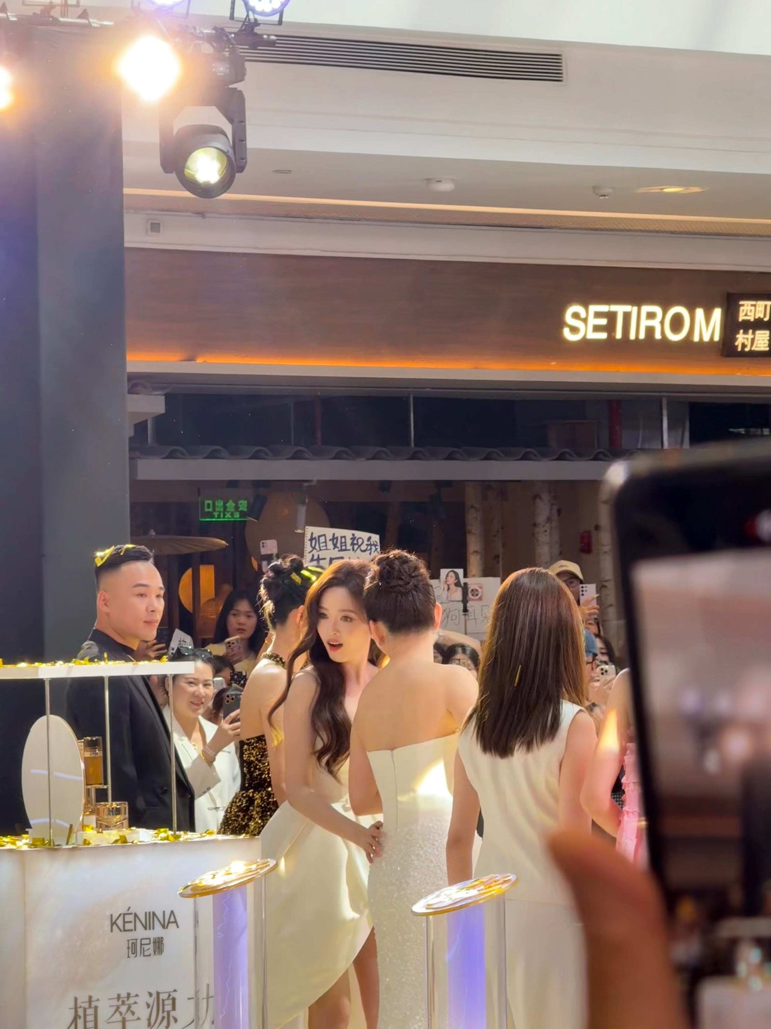 吴宣仪 wxy吴宣仪有戏 吴宣仪的表情包都是自己提供的好可爱的姐姐呀吴宣仪辛凌 