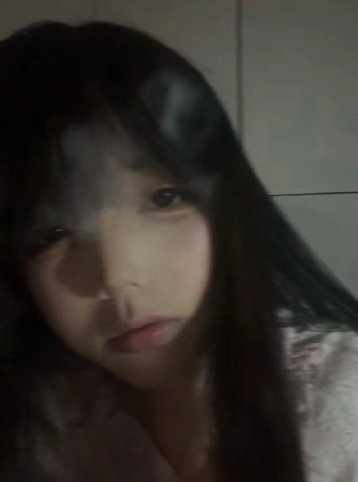 千斤重的承诺 轻如鸿毛的道歉 请你都别再开口 我都无法承受