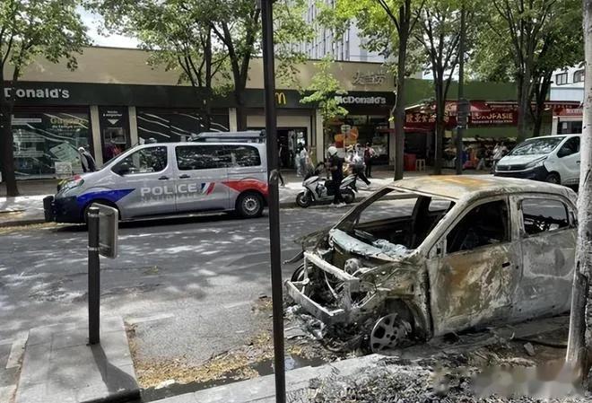 法国此次骚乱，不是颜色革命？

法国骚乱已经持续一周，造成的损失超过10亿欧元，