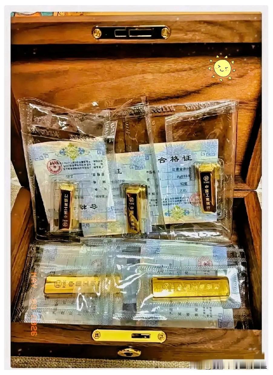看了今天的金价，
我血压都快气上来了，
5月9日，金价直接从1037跌到1030