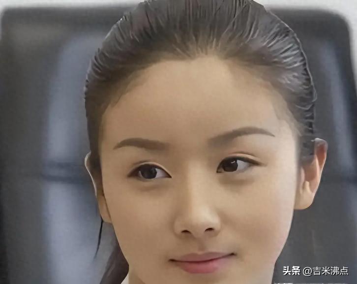 雪夜被打到脑震荡、毁容、差点窒息，她没骂人也没炒作，只是指出剧本错了。
这事发生