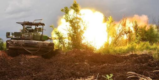 大规模夜袭开启！该来的还是来了，普京下达新指令，特朗普预判对了，俄真的想要更多，