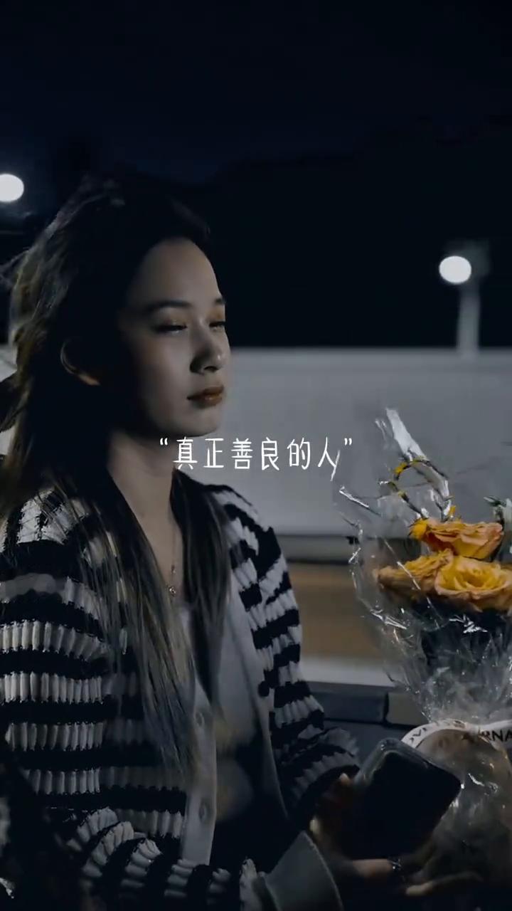 积德行善的意义帮你渡过难关。
人一定要有良心，虽然良心不值钱，但是它可以积德。所