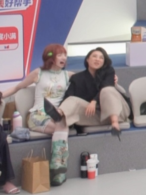 我真求你们淡黄了 这里不是家客厅啊😂 