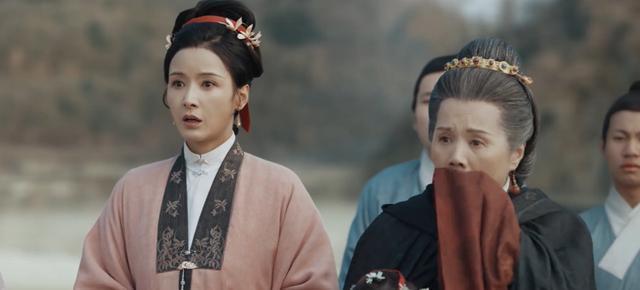 黄曼越来越漂亮了，有一种成熟的美。

《家业》里，黄曼饰演李氏家族七房大儿媳孙婉