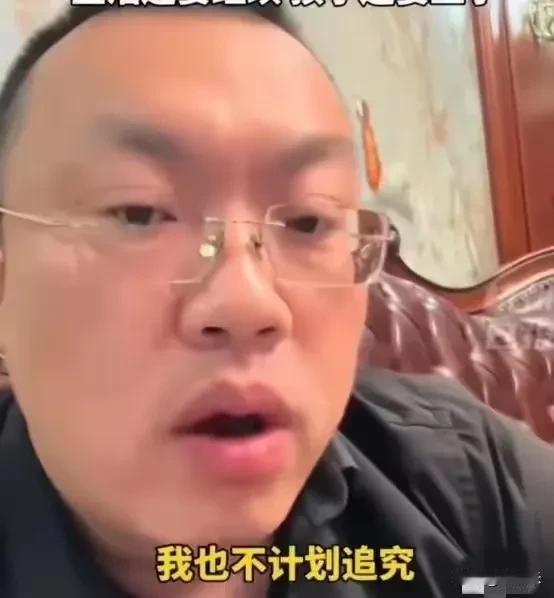 这么小的孩子，被8名同学一起殴打，牙齿都打掉了，满嘴是血！

女孩：我要退学
