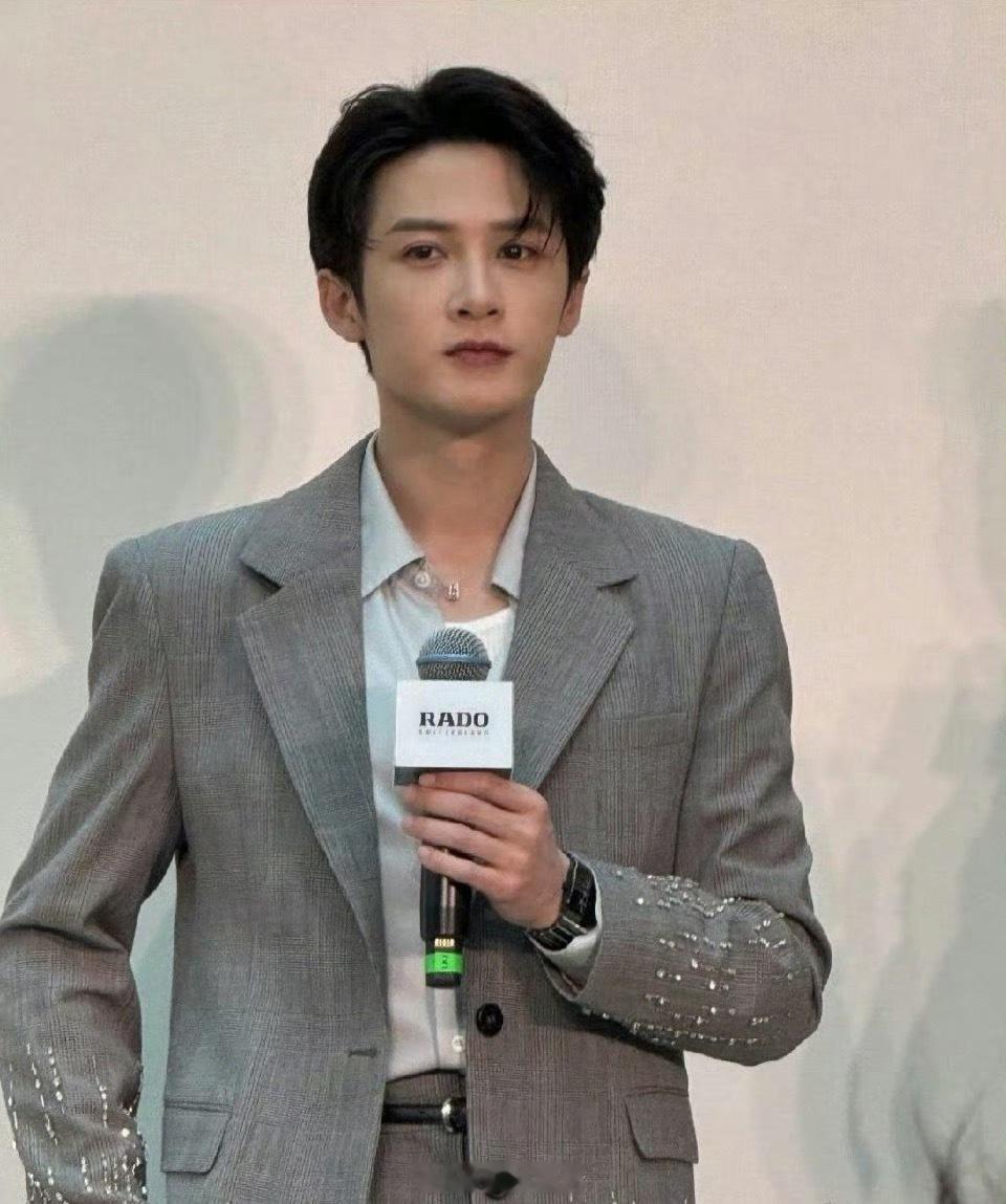 檀健次直播纯生图啊，状态太在线了。