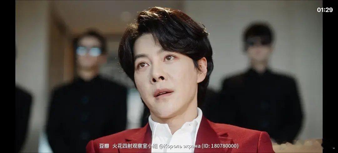 每次有人吹他，问他又帅演技又好怎么不火，我都想说问问他的大鼻孔吧，什么时候好看过