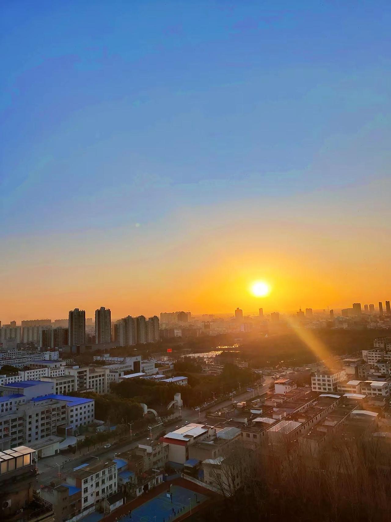 这世间的美一半用眼睛发现一半用内心感受祝大家和世界漂亮地斡旋。