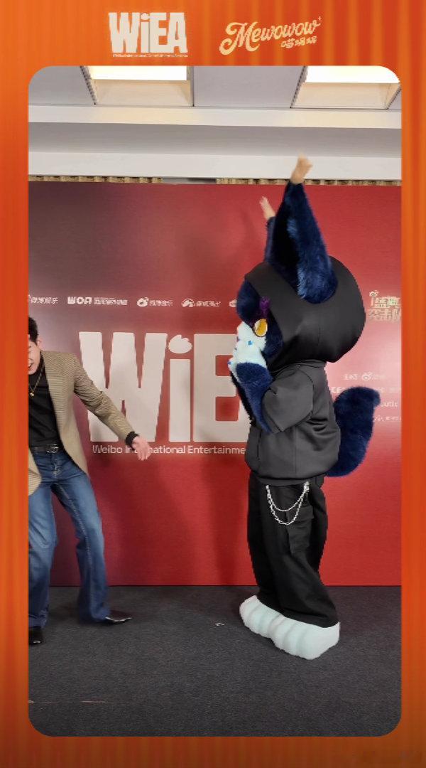 马群耀闯祸会传染 和凑在一起就是可爱双倍！一见面就是一个撞头，哈哈哈太可爱啦！ 