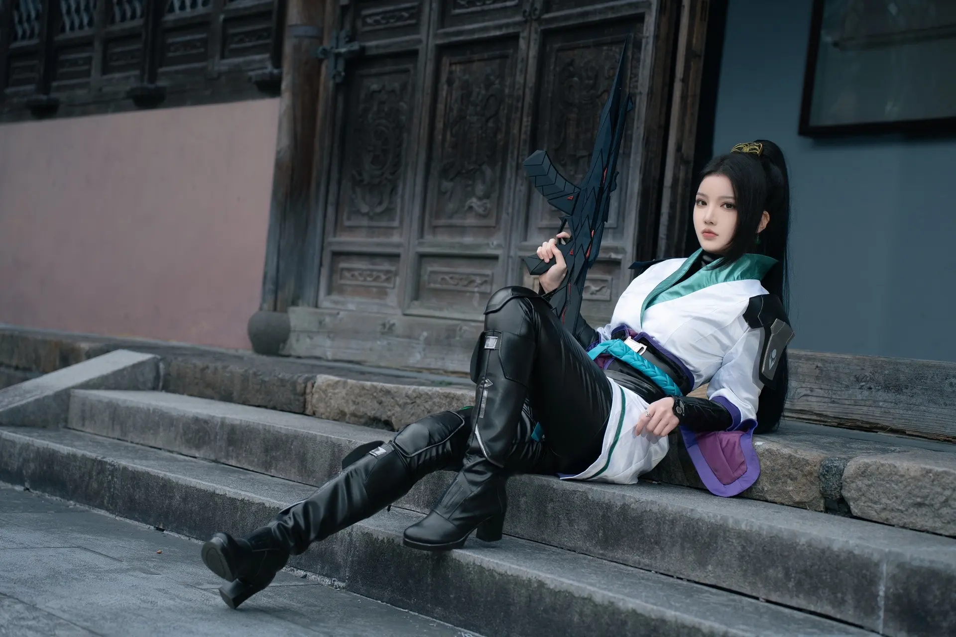 疾风知劲草，暴雨成骄阳。