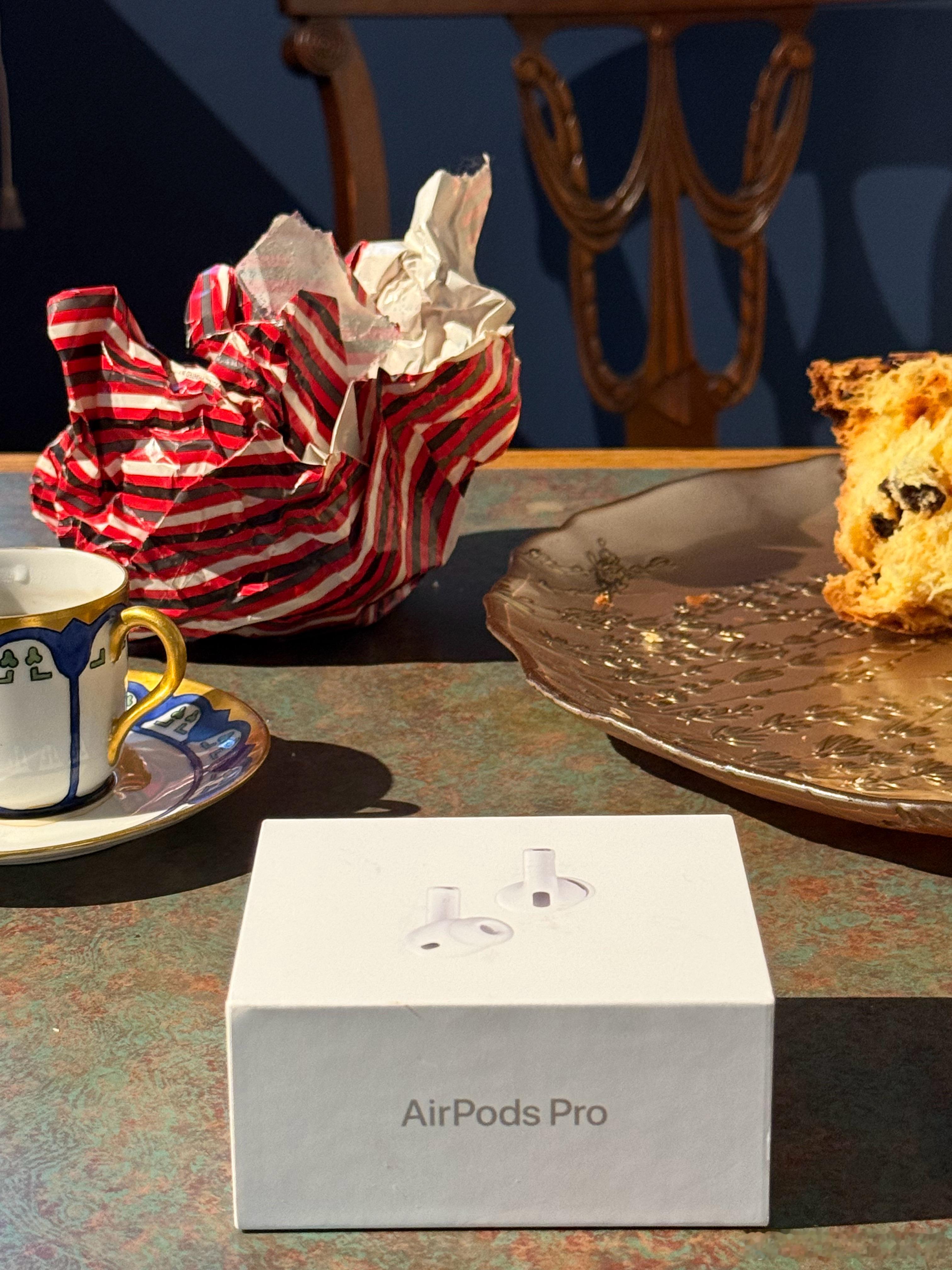 小同学送给我的礼物，只是包得有点儿潦草。