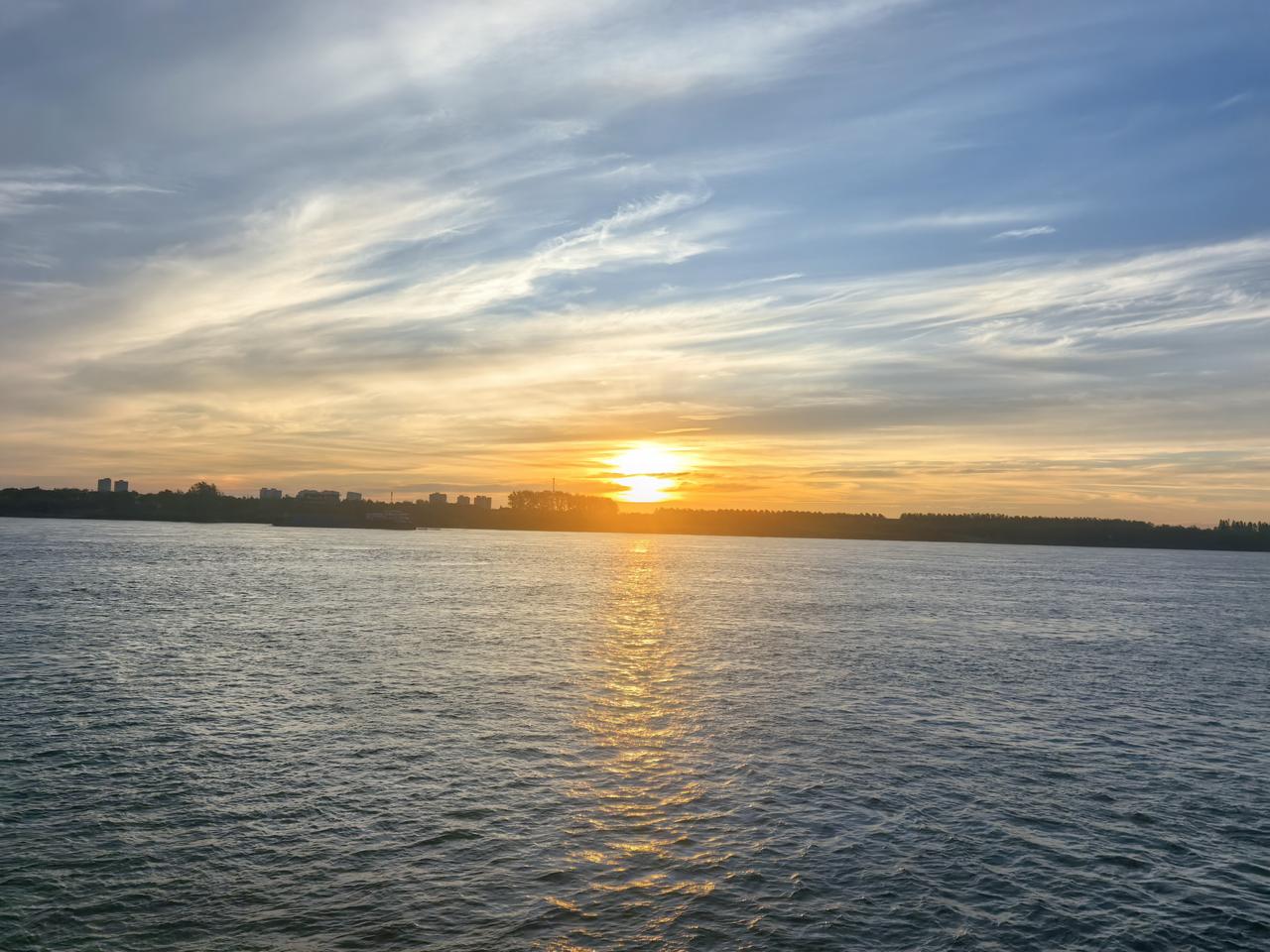 0513.江陵的早晨