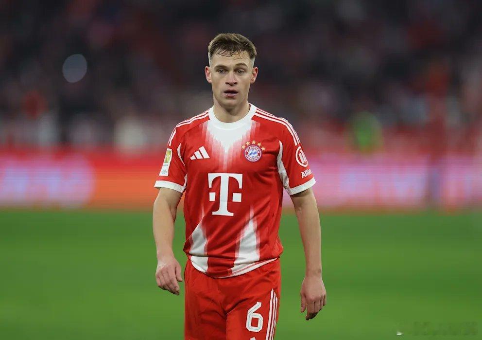 🚨約書亞·基米希本週因腳踝傷勢未能完全參加訓練。他可能會在對陣海登海姆的比賽中