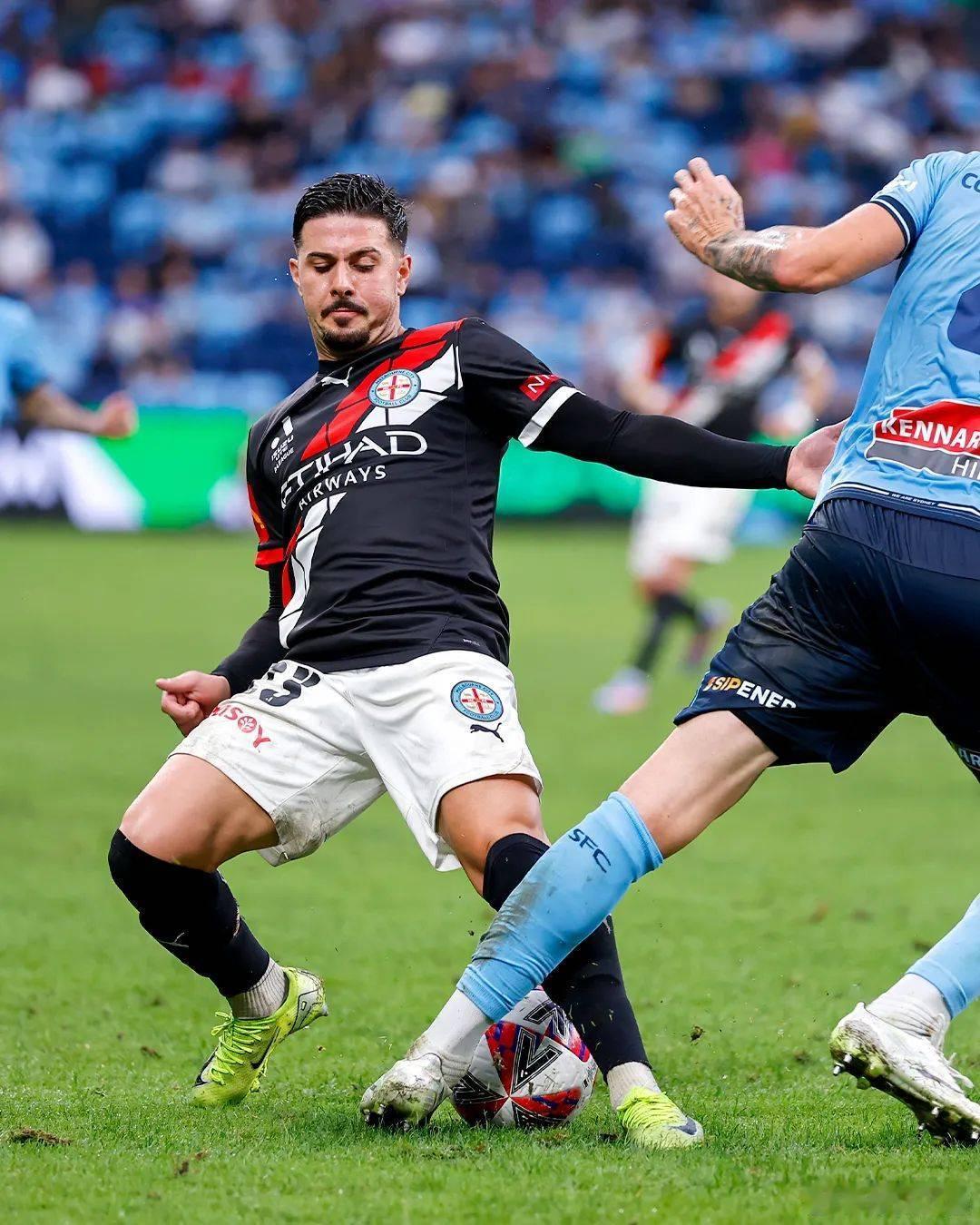 002澳超墨尔本城VS墨尔本胜利       双方本赛季的第二次交手，首场墨尔本