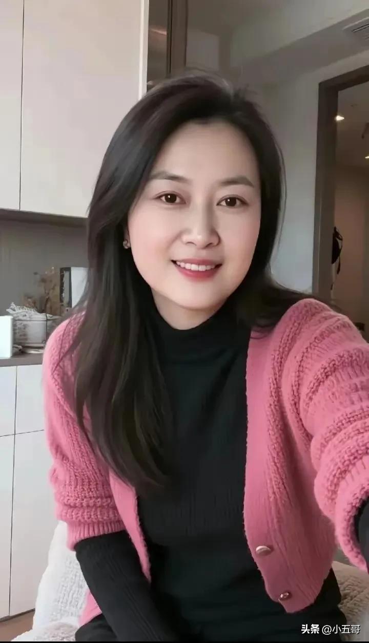 你见过公交车司机到站不停，车上的乘客不但没有怨言，还夸他的吗？

那是2011年