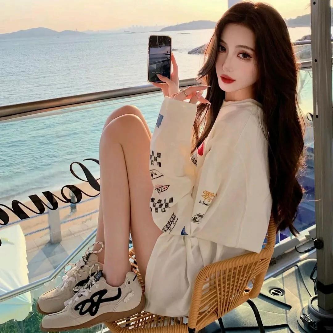 海边的少女自拍，温柔又迷人🌊💄自然美少女自拍 海边度假少女 温柔美女自拍 甜