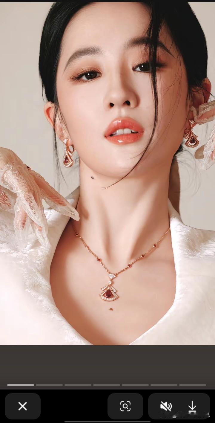 大网红，要说网红里谁最让人服气，你绝对算一个！“对联圈刘亦菲”公开为你倾心后，粉