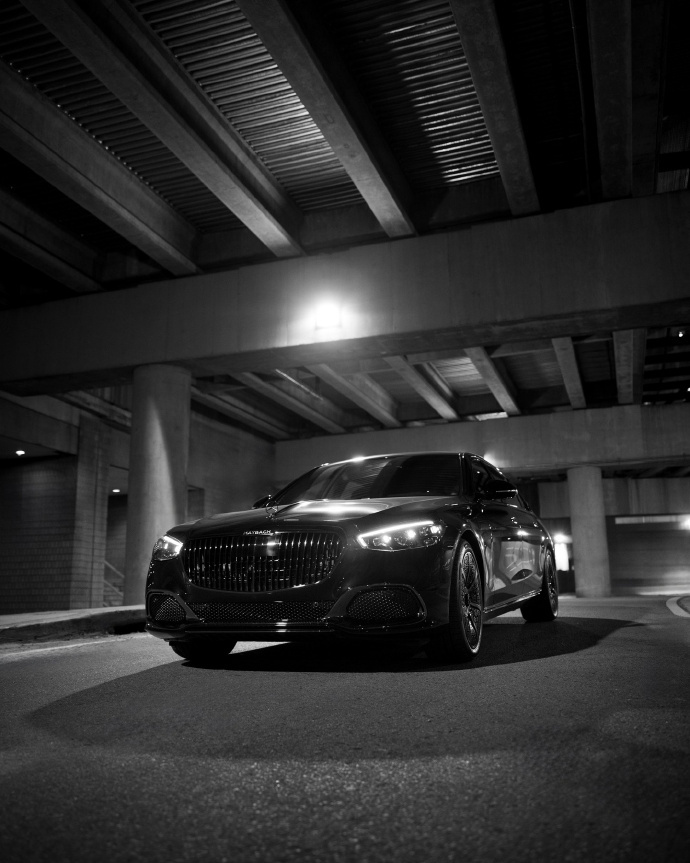 驰骋间尽显优雅格调，迈巴赫诠释顶级豪华当尖端科技邂逅永恒经典，成就迈巴赫独有的非