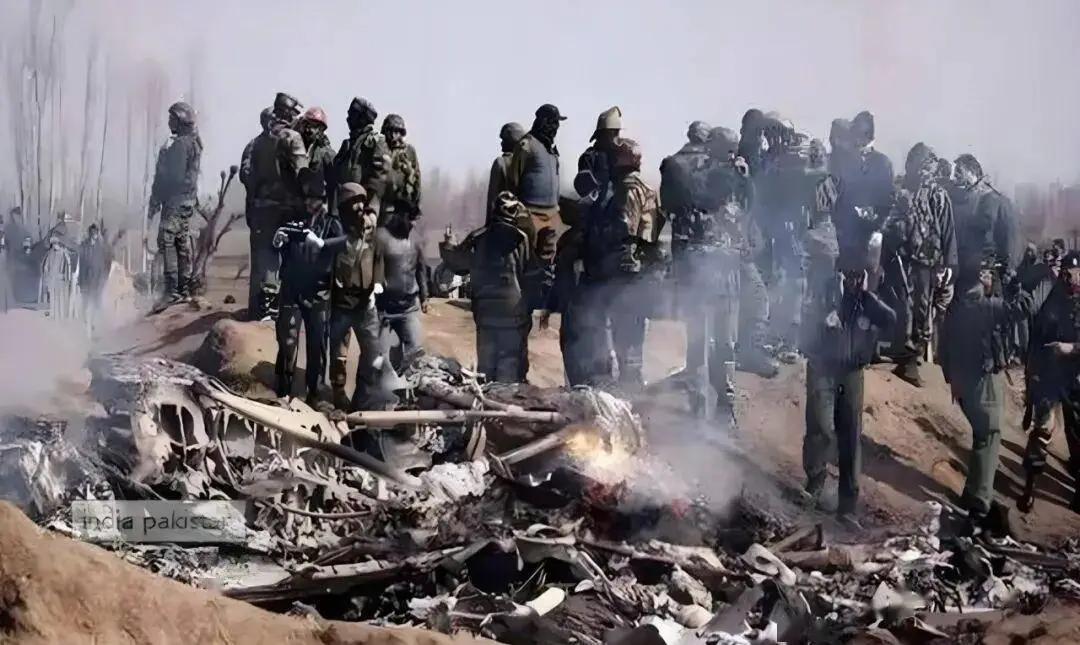 现在伊朗只有两条路可走，却都是死路。第一条是拒绝赔偿，可伊朗本身财政困难，根本拿