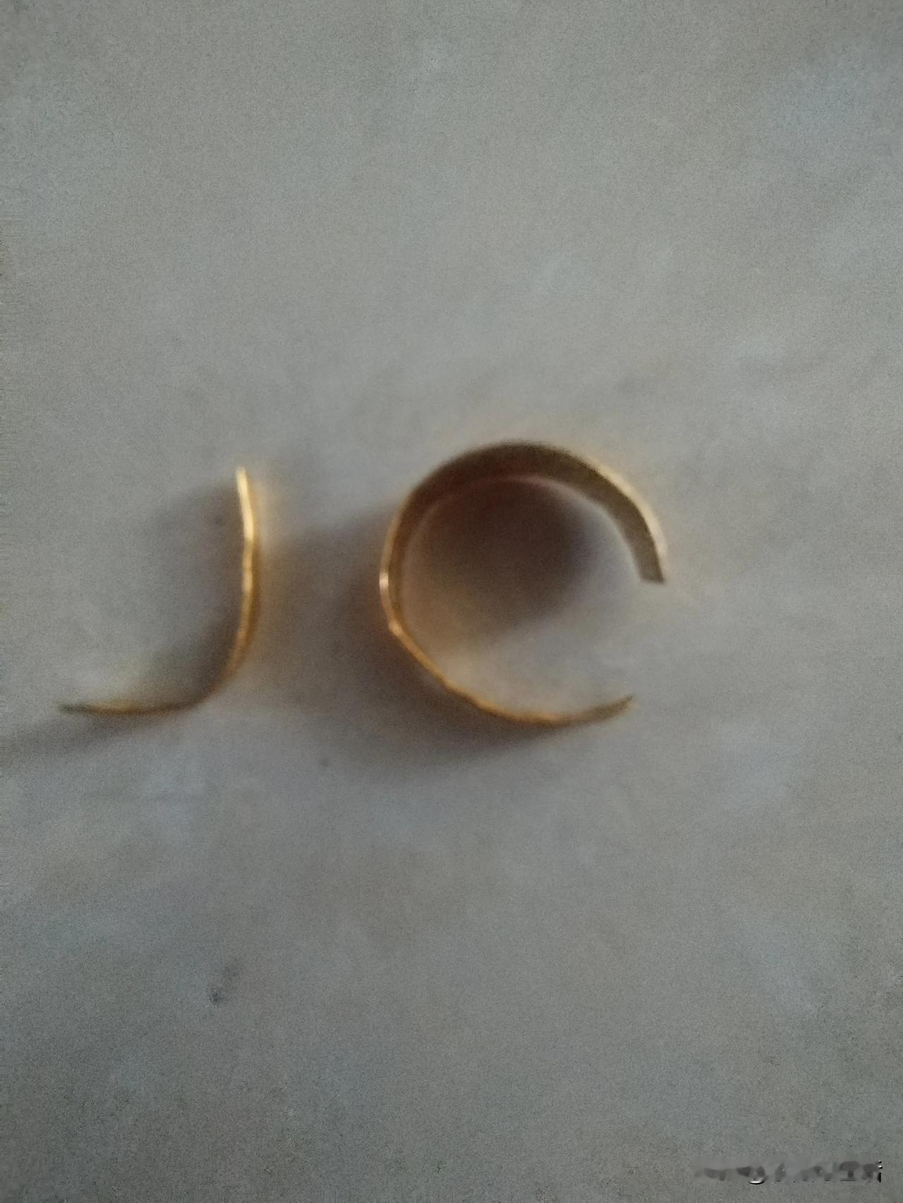 赚了，1000块钱翻倍了。

回婆婆家过中秋节，带上了老公买的唯一的一个戒指💍